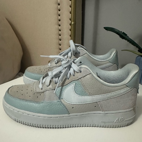 Nike Air Force Women’s Shoes - Picture 5 of 6